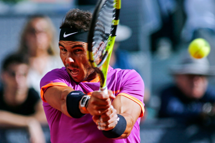 Nadal sempat tertinggal 1-3 di set pertama setelah servisnya patah di gim ketiga. 