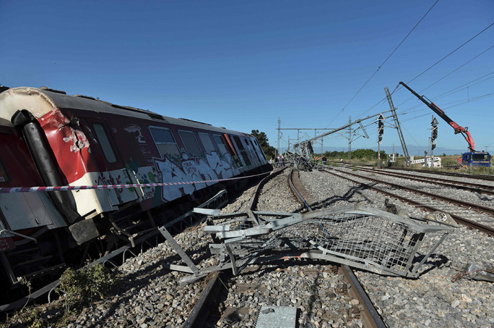 Insiden tersebut menewaskan sedikitnya tiga orang dan 10 lainnya mengalami luka-luka. 
