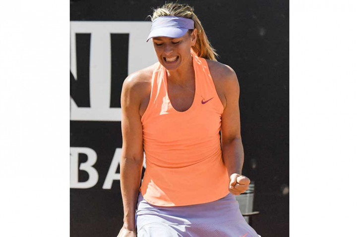 Namun Sharapova menutup kemenangan dengan skor 6-2 di lapangan tanah liat dalam waktu 90 menit.