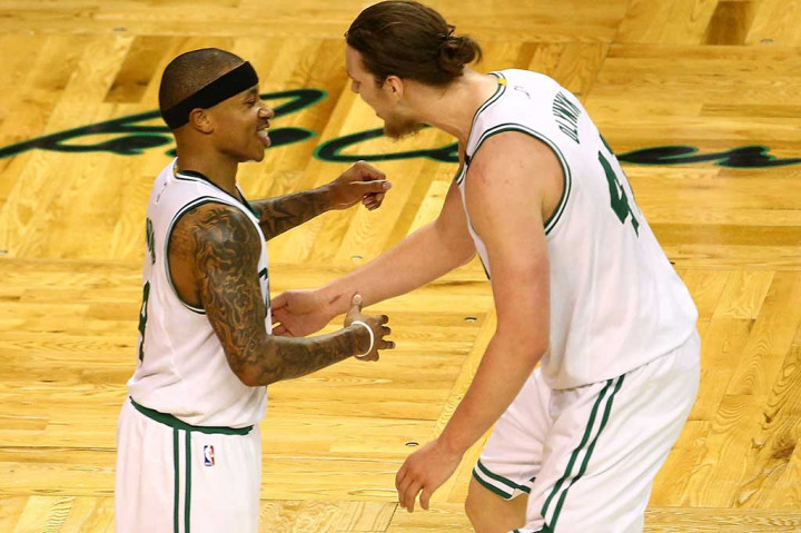 Point guard Isaiah Thomas menjadi pahlawan Celtics dengan membukukan double-double hasil dari 29 poin dan 11 assist.