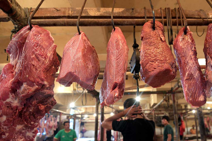 Dan daging sapi masih di harga Rp122.550 per kg.