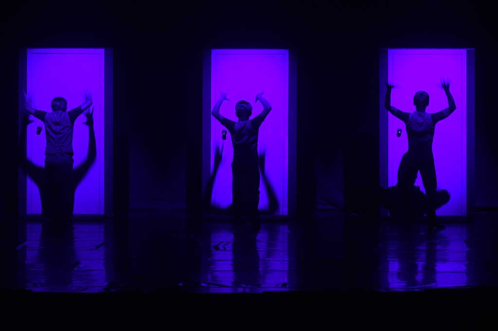 Penari dari EKI Dance Company menampilkan tarian '[Behind] The Door'.