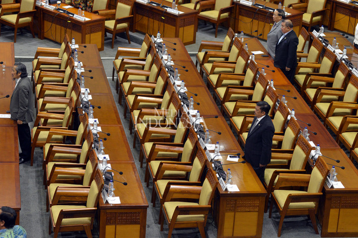 Dari 324 anggota DPR yang tidak hadir itu, 58 di antaranya izin. Anggota DPR yang izin tetap dihitung dalam kuorum.