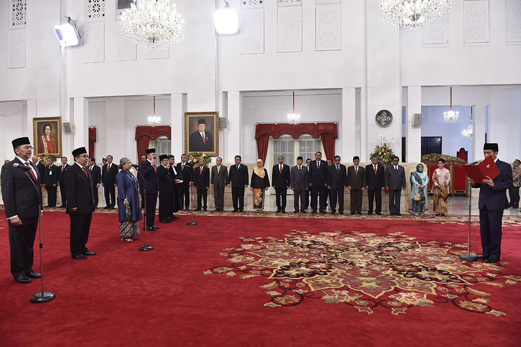 Pelantikan dilakukan langsung oleh Presiden Jokowi. Jokowi juga memimpin pembacaan pengambilan sumpah para duta besar.