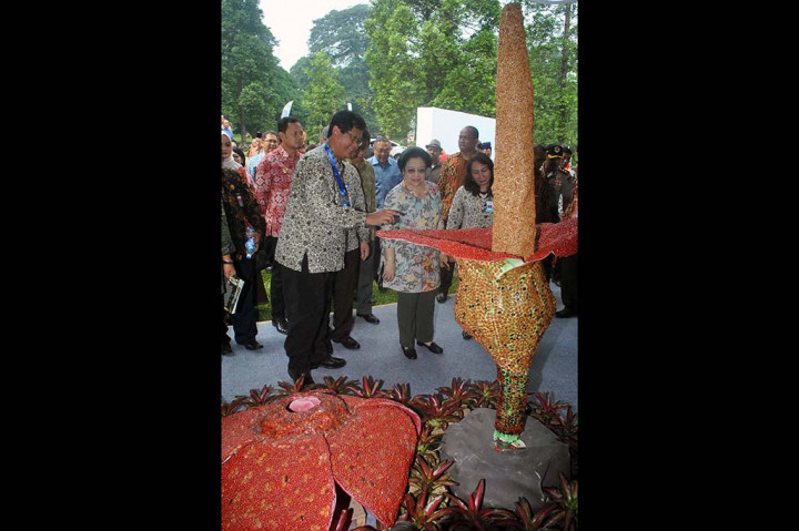 Peringatan 200 tahun Kebun Raya Bogor yang mengambil tema 