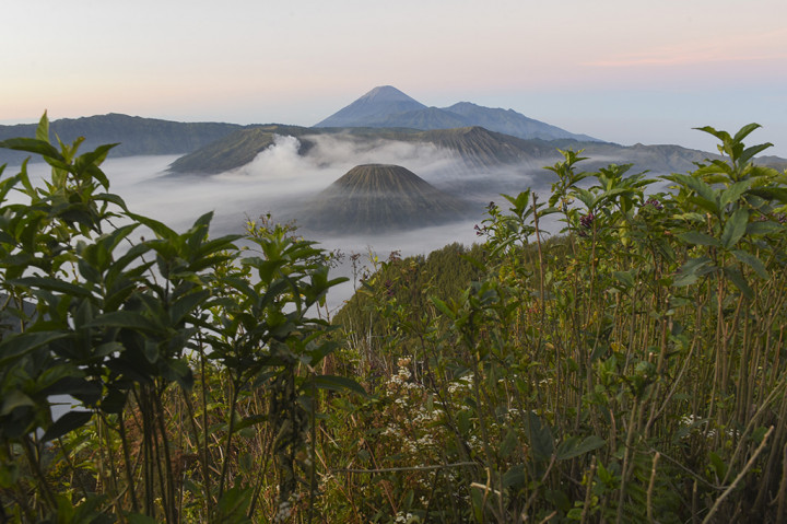 Suasana gunung Bromo dari penanjakan satu di Probolinggo, Jawa Timur.