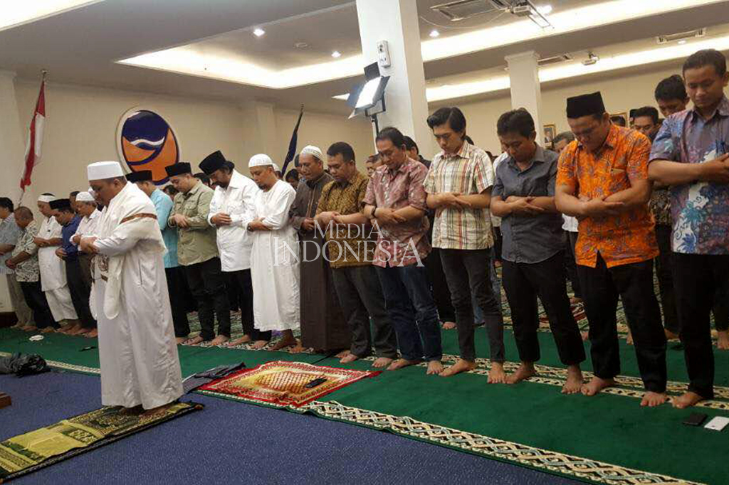 DPP NasDem mengundang Ustaz Arifin Ilham sebagai khatib ibadah salat Jumat di Kantor DPP Nasdem, Gondangdia, Jakarta Pusat