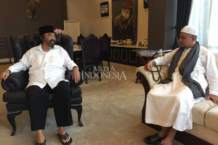 Usai melaksanakan Salat Jumat, Ustaz Arifin Ilham dan Ketum Partai NasDem Surya Paloh mengadakan pertemuan di Kantor DPP Partai NasDem, Jakarta.