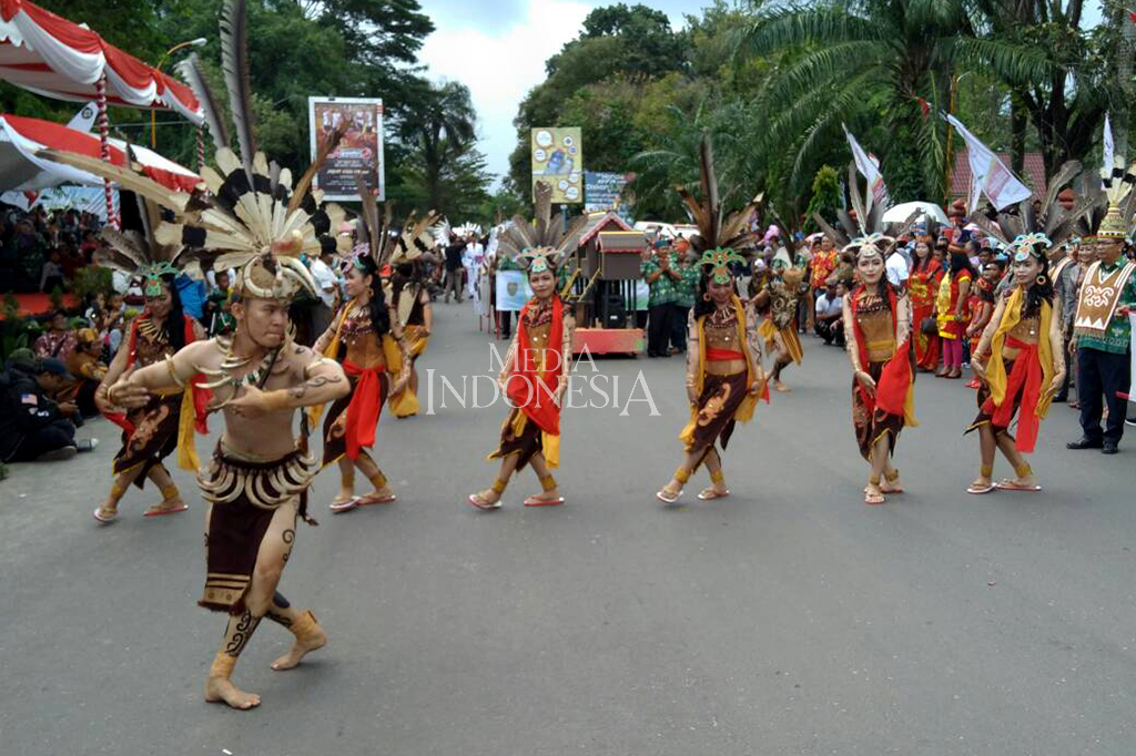 Semarak Festival Budaya Iseng Mulang
