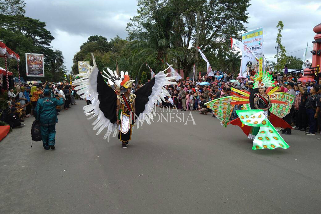 Semarak Festival Budaya Iseng Mulang