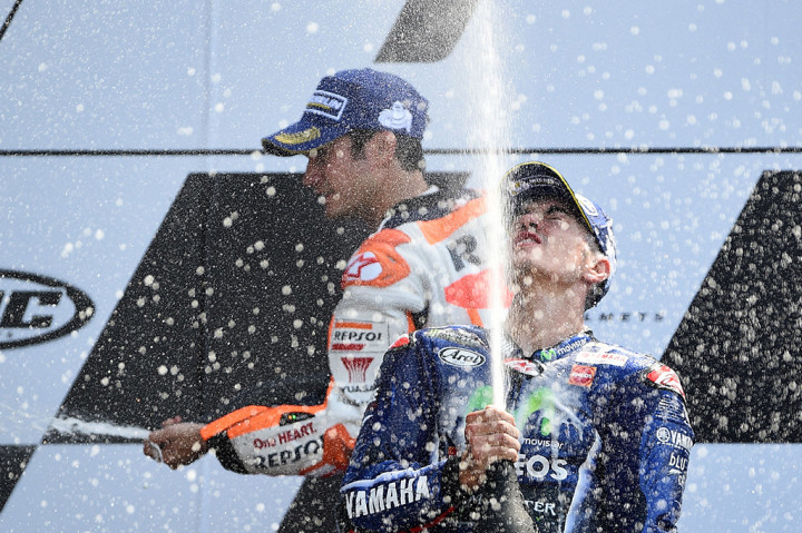 Dengan kemenangan ini, Vinales menyodok ke posisi pertama klasemen dengan mengemas 85 poin unggul atas Dani Pedrosa dan Rossi yang berada di tempat kedua dan ketiga.