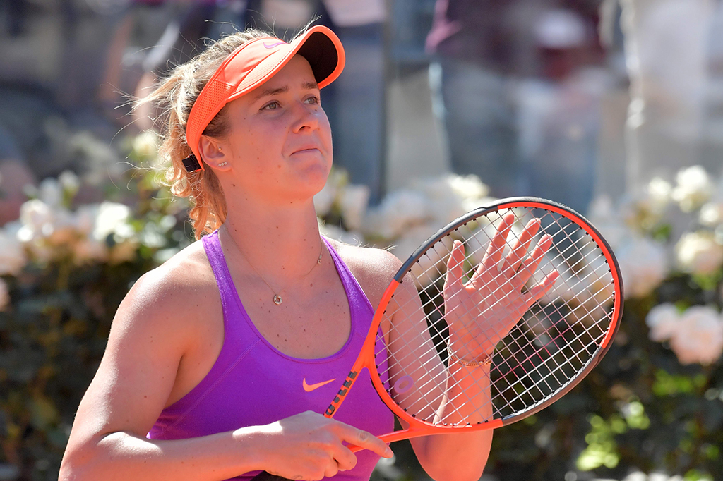 Kalah di set pertama, unggulan kedelapan itu akhirnya mampu membalikkan keadaan dan mengalahkan Halep 4-6, 7-5, 6-1.
