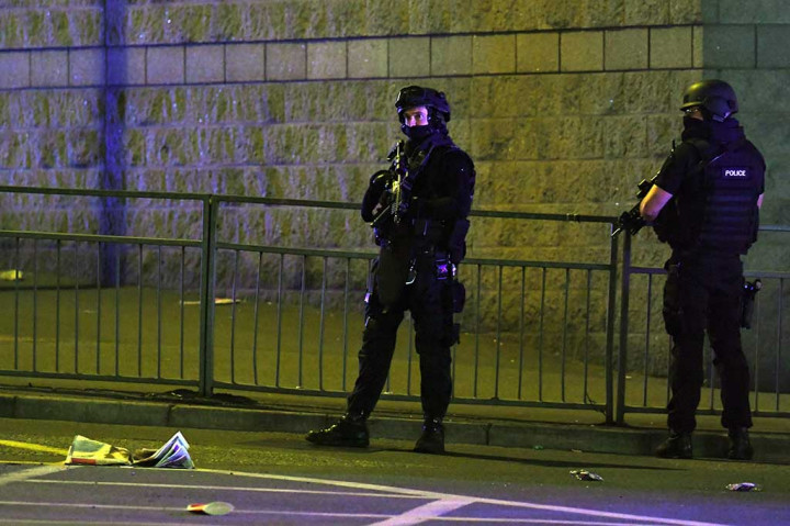 Juru bicara bagi label rekaman Ariana Grande menyampaikan bahwa penyanyi asal Amerika Serikat itu dalam kondisi yang baik. 