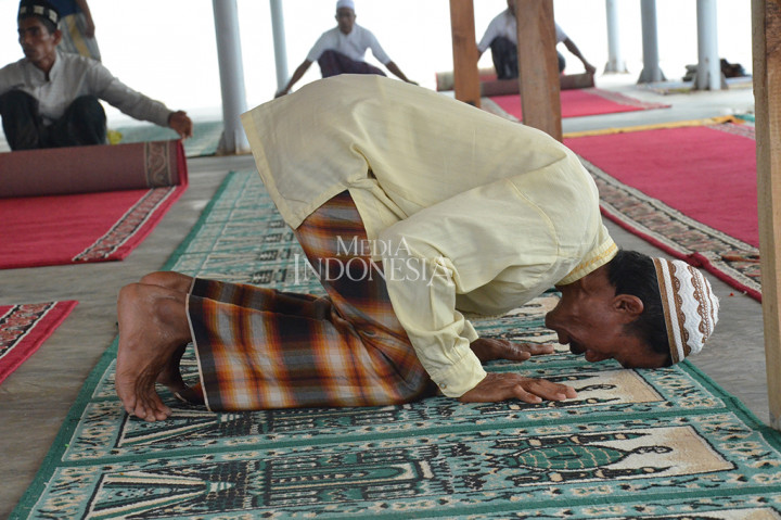 Sayangnya hingga sekarang mesjid itu belum dibangun dan jamaah masih melaksanakan salat di tempat darurat. Hal itu mengalibatkan kekecewaan warga dan Pemerintah Kabupaten Pidie Jaya.