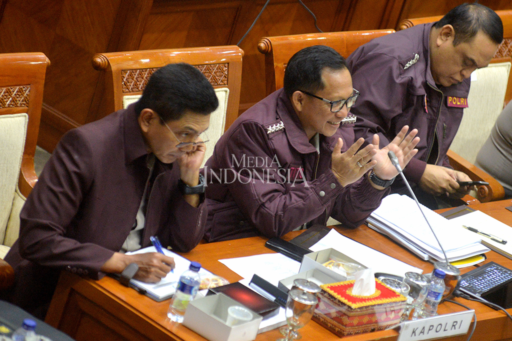 Rapat itu membahas sejumlah isu teraktual, di antaranya penanganan kasus kematian taruna Akpol Mohammad Adam