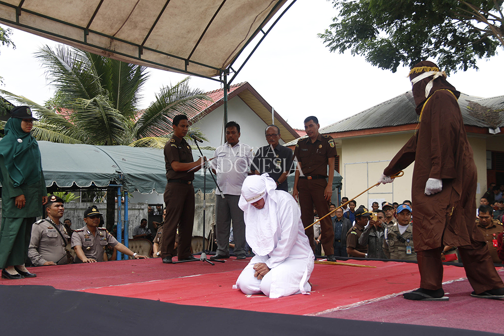 Delapan orang bersalah melakukan perbuatan ikhtilath atau mesum yang diatur dalam Pasal 25 Ayat (1) Qanun Nomor 6 Tahun 2014 tentang Hukum.