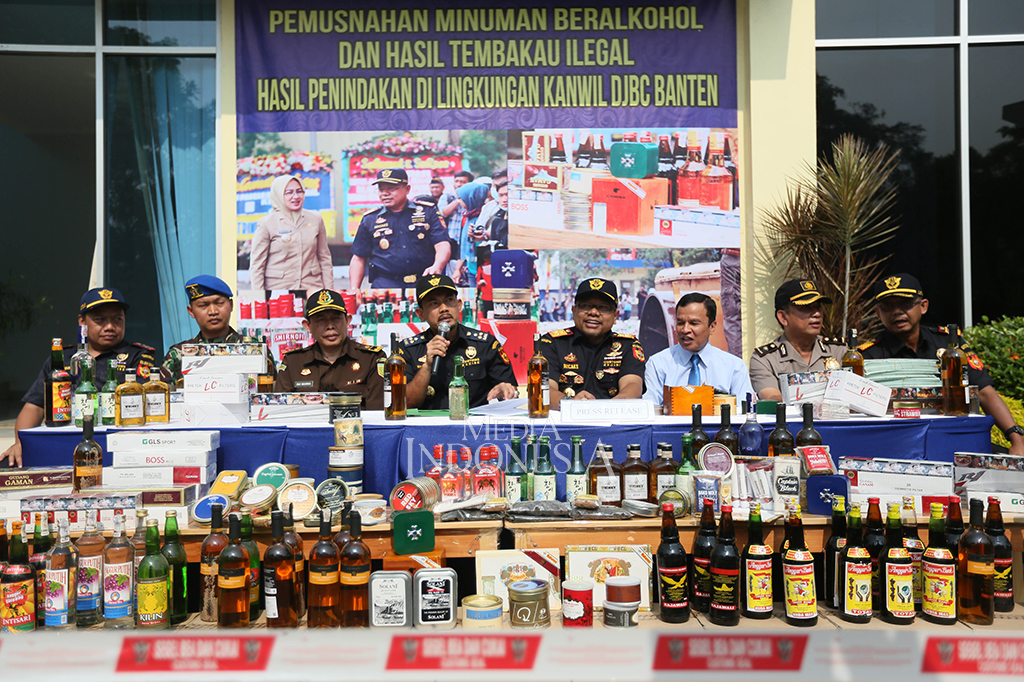 Kepala Kantor Wilayah DJBC Banten Bapak Hary BudiWicaksono menyatakan bahwa barang-barang ini diperoleh dari 23 kali hasil penindakan pelanggaran cukai yang dilakukan Bea Cukai Wilayah Banten.