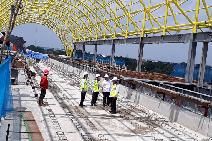 Proyek yang menelan dana sekitar Rp 9,4 triliun ini dijadwalkan beroperasi pada Juni tahun depan, sebagai transportasi untuk atlet dan penonton yang ingin menghadiri Asian Games 2018 yang diselenggarakan bersama di Palembang dan Jakarta.