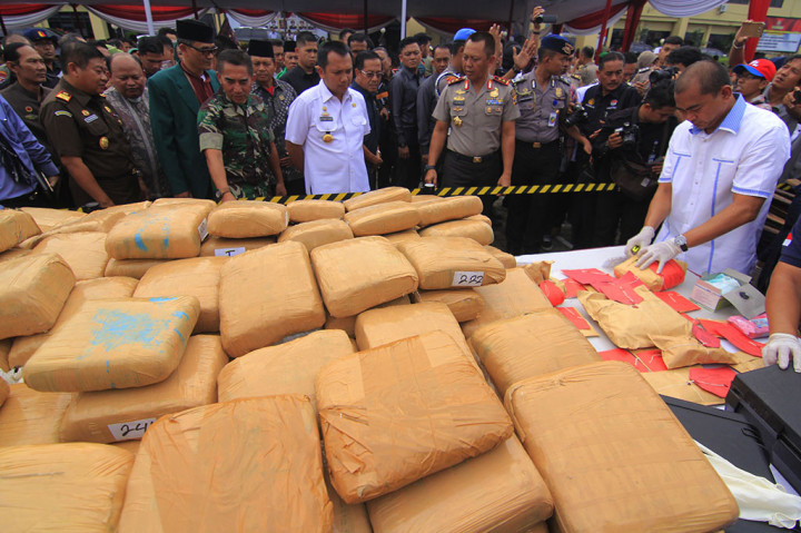 Sejumlah Barang Bukti Hasil Kejahatan di Lampung Dimusnahkan