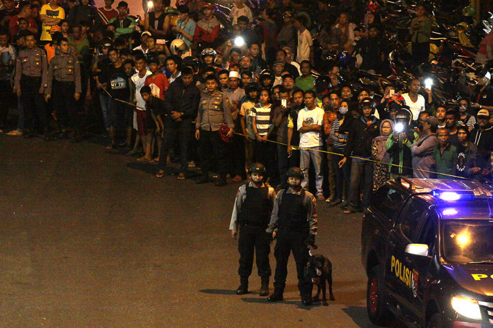Polisi masih melacak identitas dua orang pelaku. Kepastian identitas pelaku akan dilakukan melalui pengambilan data antemortem dan post mortem. ANTARA/Galih Pradipta