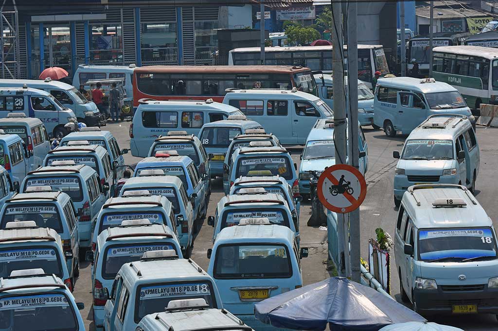 Setelah sempat berhenti beroperasi menyusul ledakan bom bunuh diri pada Rabu (24/5/2017) lalu, Terminal Kampung Melayu sudah mulai beroperasi kembali.