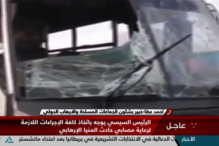 Bus itu tengah dalam perjalanan menuju Biara St Samuel. Di tengah jalan, sekitar 10 orang berseragam militer menghadang dan mengepung bus dan kemudian melepaskan tembakan ke arah kendaraan tersebut.