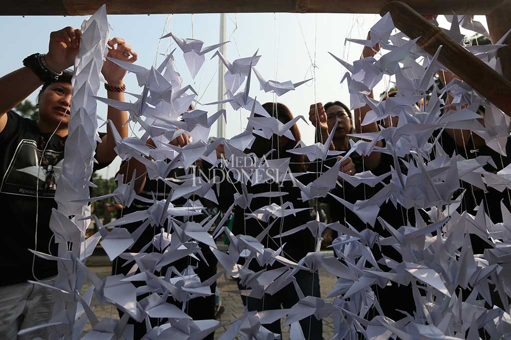 Seribu Origami Burung Perdamaian Hiasi Balai Kota DKI