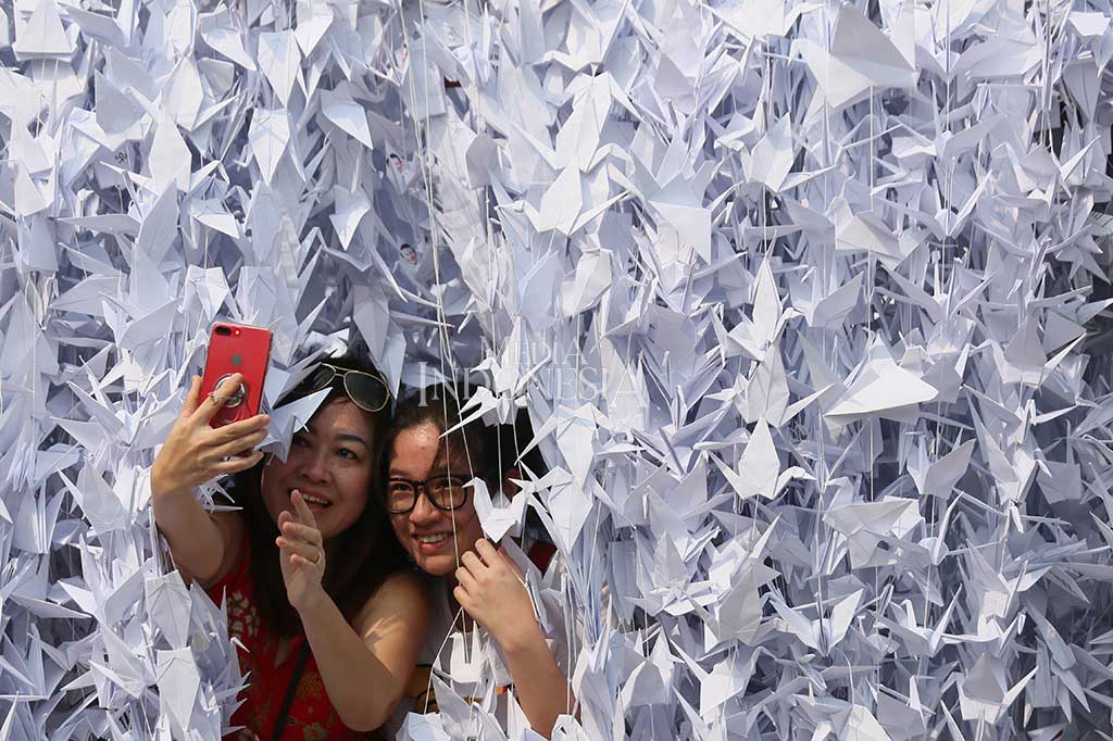 Seribu Origami Burung Perdamaian Hiasi Balai Kota DKI