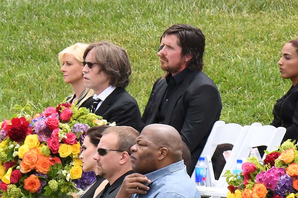 Upacara pemakaman dihadiri sejumlah selebriti antara lain Christian Bale.