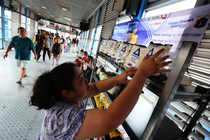 Layanan penjualan bahan pangan pokok di halte TransJakarta akan beroperasi dari jam 16.00 WIB hingga 19.00 WIB. Perpanjangan waktu dilakukan mempertimbangkan permintaan masyarakat terhadap inovasi layanan tersebut. 
