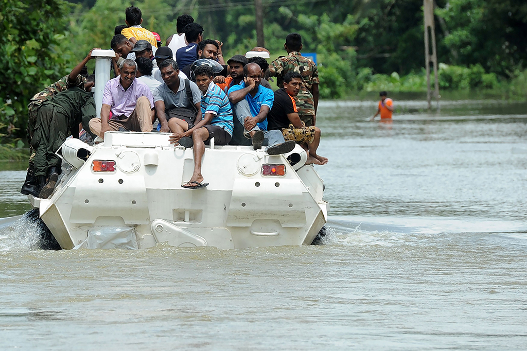 Otoritas Sri Lanka meminta bantuan internasional akibat bencana banjir dan tanah longsor yang melanda negara tersebut.
