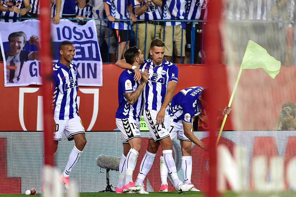 Namun, keunggulan itu cuma bertahan tiga menit setelah disamakan Theo Hernandez menjadi 1-1 lewat tendangan bebas.
