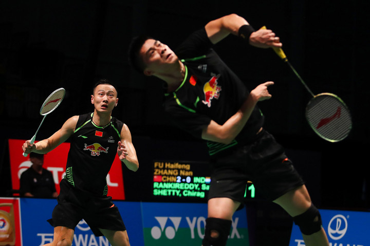 Tiongkok unggul lebih dahulu lewat ganda putra Fu Haifeng/Zhang Nan. Fu/Zhang mengalahkan Choi Sol-gyu/Seo Seung-jae dua gim langsung 21-14, 21-15.
