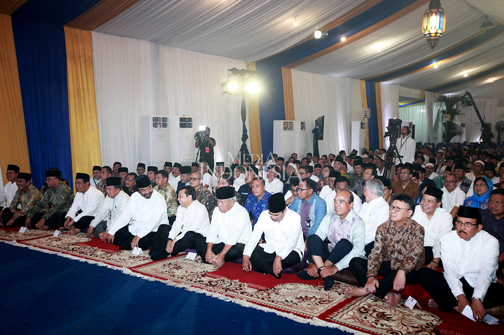 Partai NasDem menggelar acara buka puasa bersama di halaman Kantor DPP NasDem, Jakarta, Minggu (28/5/2017). 