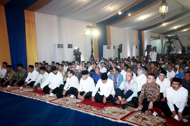 Partai NasDem menggelar acara buka puasa bersama di halaman Kantor DPP NasDem, Jakarta, Minggu (28/5/2017). 