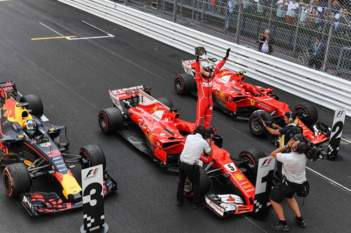 Vettel menjadi yang tercepat setelah memperbaiki posisi dari start kedua. Dia mencatatkan waktu satu jam 44 menit 44,340 detik.
