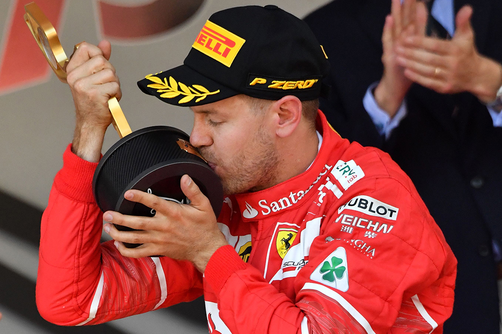Vettel ada di posisi pertama klasemen pebalap dengan koleksi 129 poin. Sementara itu, Lewis Hamilton ada di posisi dua dengan raihan 104 poin.