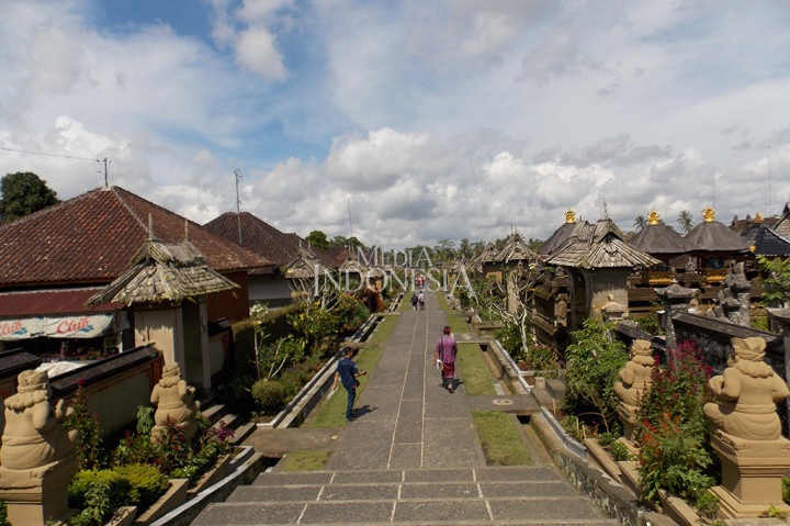 Deretan permukiman yang berjajar rapi dengan tata ruang seragam dan lingkungan yang bersih dan rapi menjadi daya pikat tersendiri bagi Desa Penglipuran.