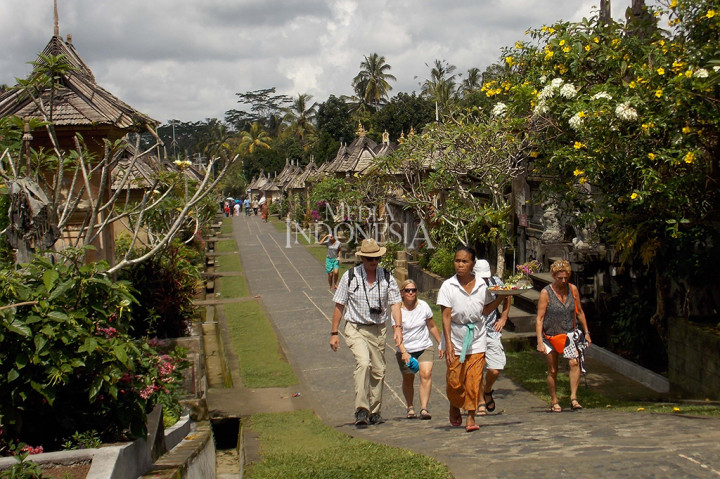 Desa Penglipuran merupakan salah satu destinasi wisata yang banyak menarik minat wisatawan asing di Pulau Bali. 