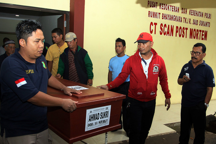 Jenazah Terduga Pelaku Bom Kampung Melayu Diambil Keluarga