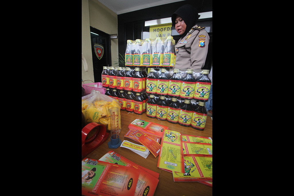 Polres Surabaya Sita Ratusan Botol Jamu Ilegal