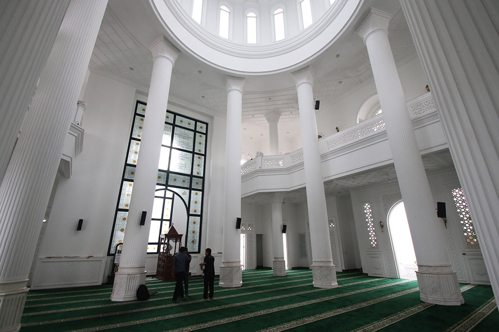 Melihat Kemegahan Masjid Ramlie Musofa