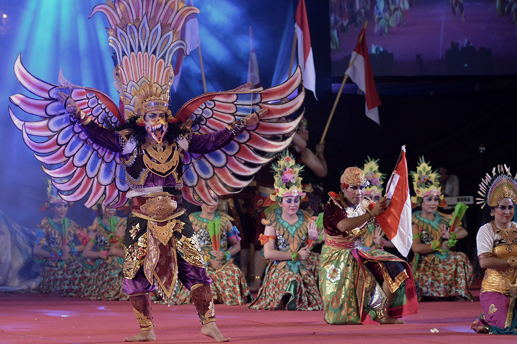 250 Seniman Pentaskan Sendratari Kolosal Kebinekaan Nusantara