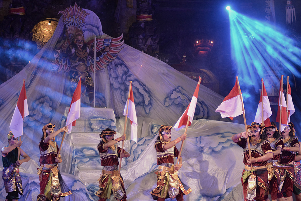 250 Seniman Pentaskan Sendratari Kolosal Kebinekaan Nusantara