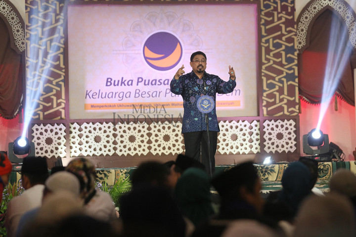 Ketua Bidang Industri dan Perdagangan Partai NasDem Zulfan Lindan menyampaikan tausiah saat acara Buka Puasa Bersama Keluarga Besar Partai NasDem di DPP Partai NasDem, Jakarta.