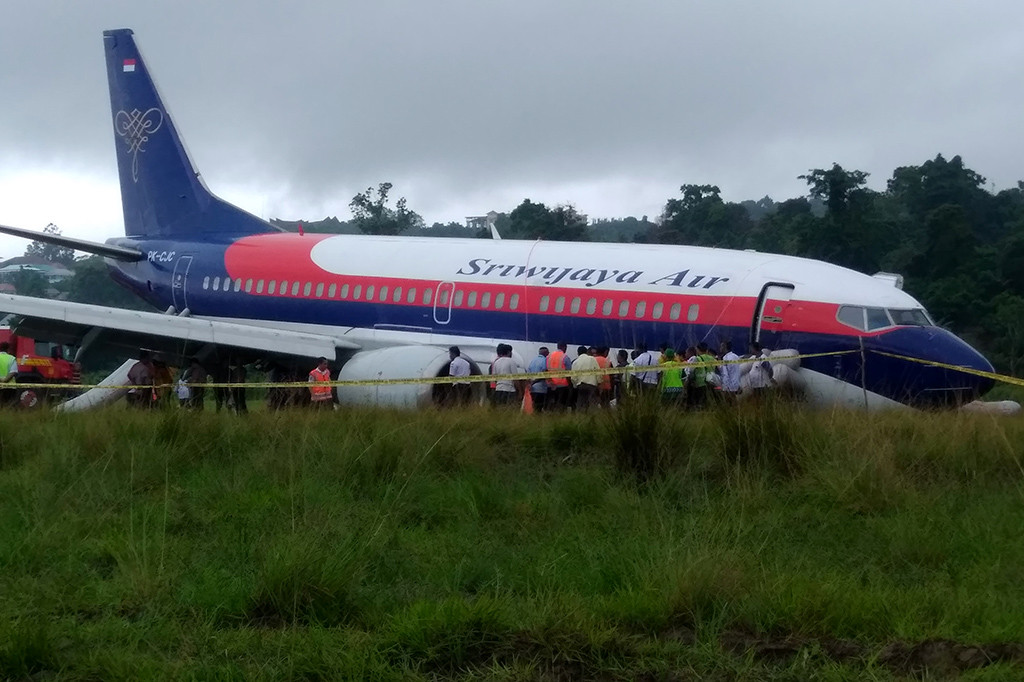Pesawat Sriwijaya Air dengan nomor penerbangan SJ 570 tergelincir di Bandara Rendani Manokwari, Papua Barat.