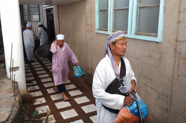 Sejumlah WNI yang tergabung dalam jemaah tablig bersiap dievakuasi dari Marawi City, Provinsi Lanao del Sur di Pulau Mindanao, Filipina, Kamis (1/6/2017).
