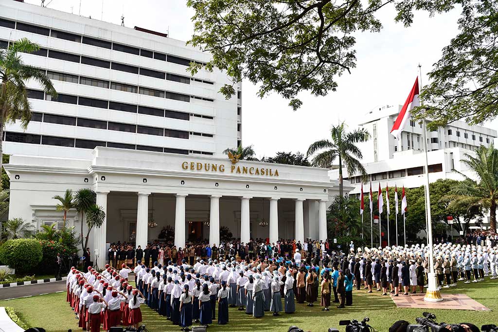 Suasana upacara peringatan Hari Lahir Pancasila di halaman Gedung Pancasila Kementerian Luar Negeri, Jakarta, Kamis (1/6/2017).