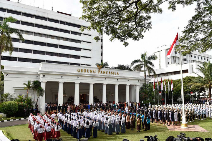 Suasana upacara peringatan Hari Lahir Pancasila di halaman Gedung Pancasila Kementerian Luar Negeri, Jakarta, Kamis (1/6/2017).