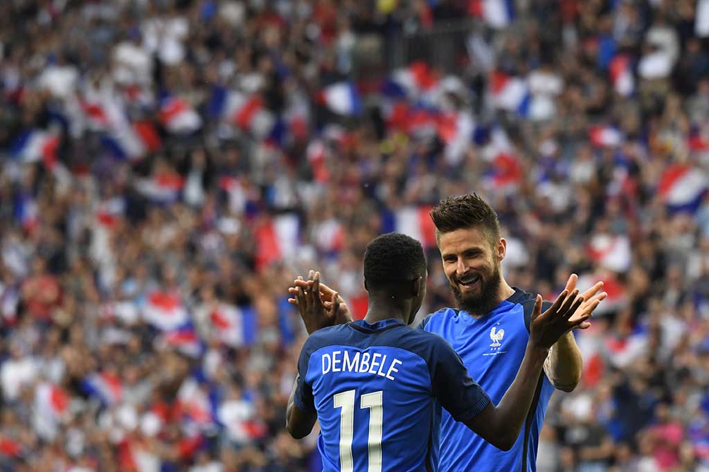 Olivier Giroud mencetak gol melalui sepakan voli dari umpan Ousmane Dembele pada menit keenam.